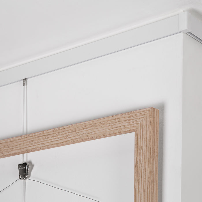 Cimaise STAS, adaptable à vos espaces avec style.