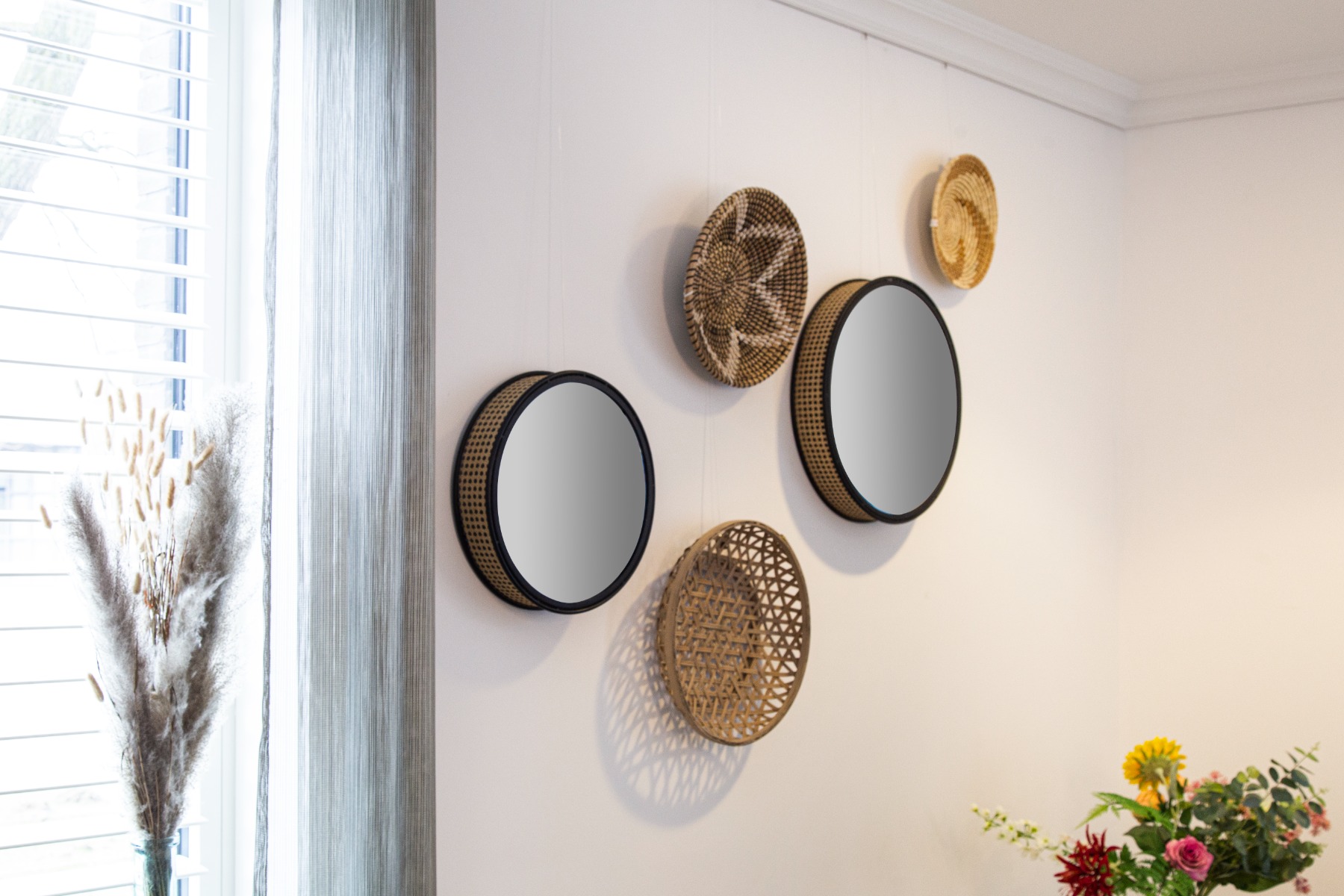Mirror gallery with STAS dibond hangers